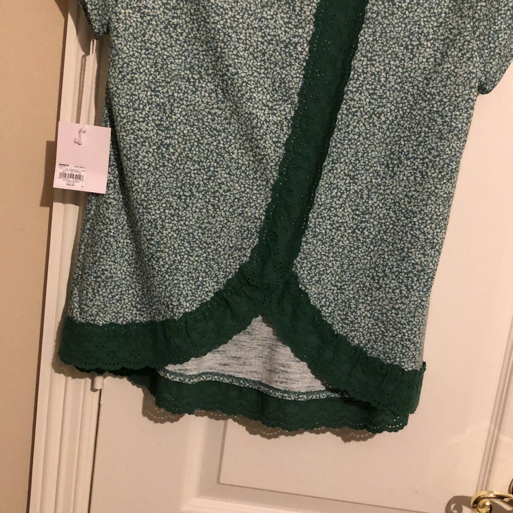 NWT LAUREN CONRAD . Ladies top. - Picture 5 of 7